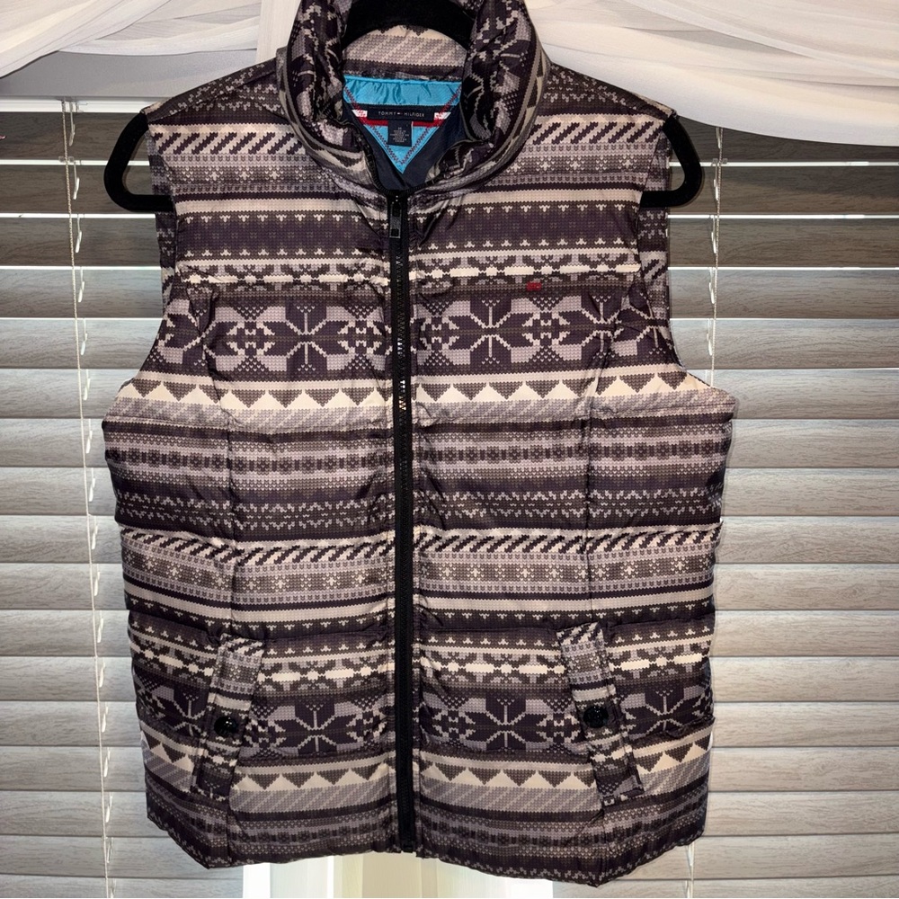 Tommy Hilfiger Women’s Puffer Vest Size M- Fair Isle snowflake design- Quilted